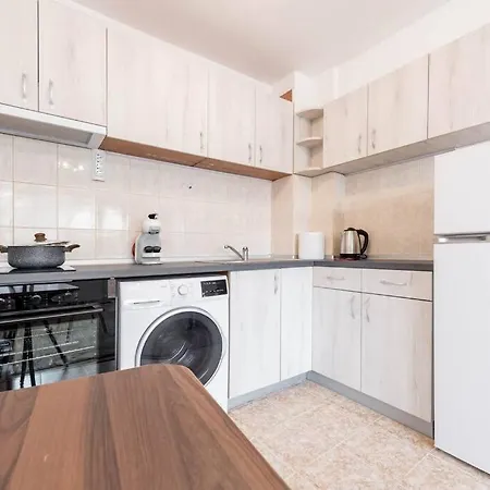 Cozy Near Grand Mall Apartment *