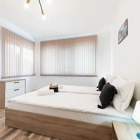 Cozy Near Grand Mall Apartment *